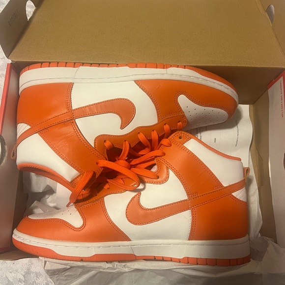 Orange and white Nike - Picture 2 of 6